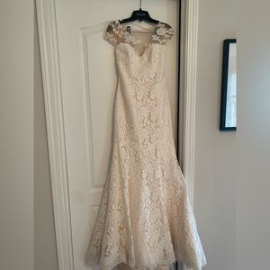 Romona Keveza Legends wedding dress (size 6)